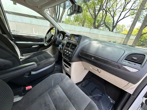 Used 2019 Dodge Grand Caravan SE FWD image 30