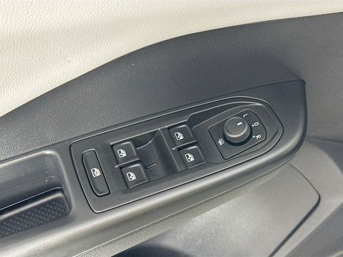 Used 2022 Volkswagen Taos SE image 17