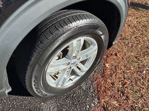 Used 2023 Ford Explorer XLT image 16