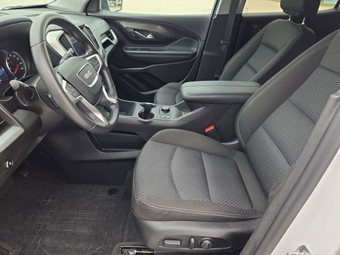 Used 2024 GMC Terrain SLE w/ Driver Convenience Package FWD image 16