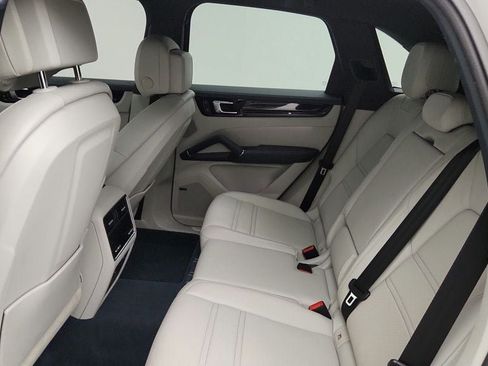 Used 2022 Porsche Cayenne AWD/4WD image 21