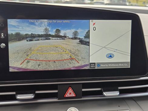 Used 2025 Hyundai Elantra SEL image 28