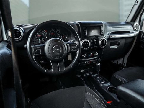 Used 2015 Jeep Wrangler Unlimited Sahara image 4