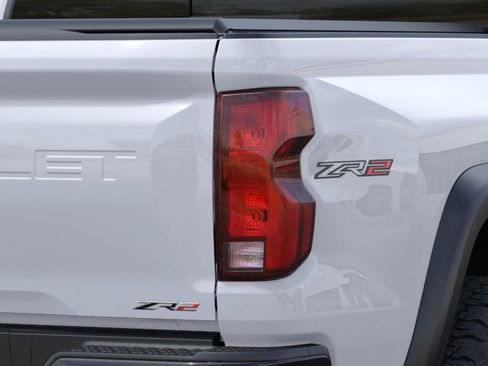 New 2025 Chevrolet Colorado ZR2 w/ Off-Road Front Bumper Package AWD/4WD image 11