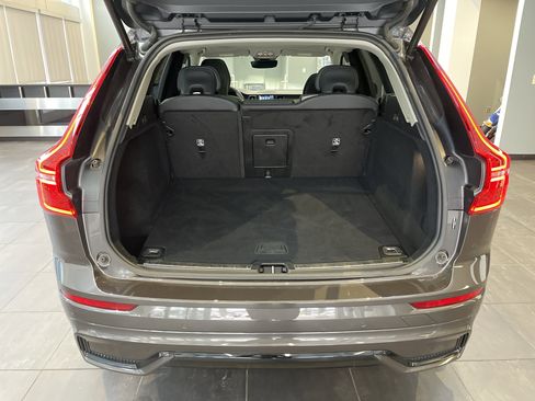 Used 2025 Volvo XC60 B5 Plus image 38