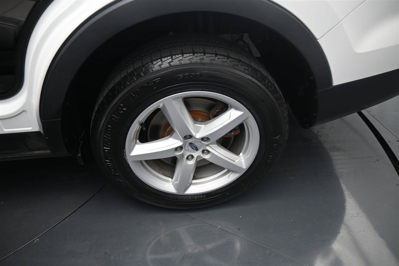 Used 2016 Ford Explorer XLT AWD/4WD image 18