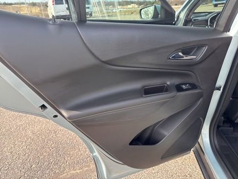 Used 2022 Chevrolet Equinox Premier AWD/4WD image 21