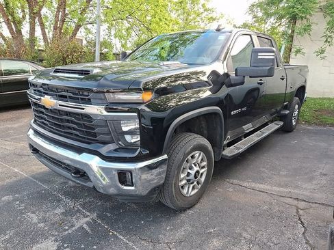Used 2025 Chevrolet Silverado 2500 LT w/ Convenience Package AWD/4WD image 3