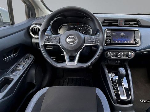 Used 2025 Nissan Versa SV FWD image 9