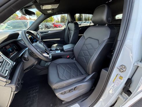 Used 2025 Volkswagen Atlas Cross Sport SE FWD image 34