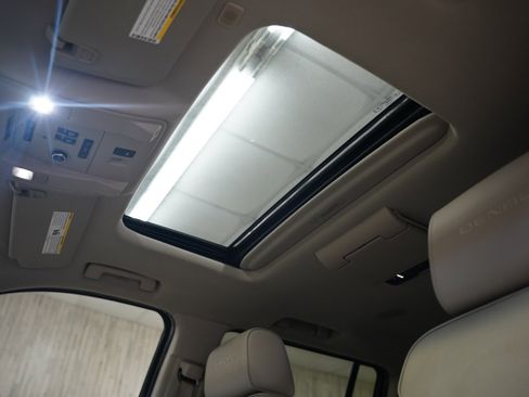 Used 2019 GMC Yukon XL Denali w/ Denali Ultimate Package image 19