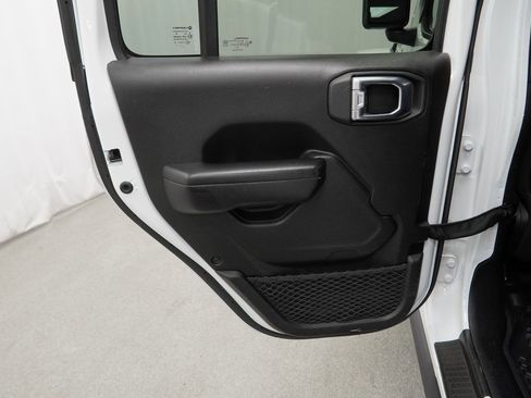 Certified 2021 Jeep Gladiator Rubicon w/ Cold Weather Group image 42