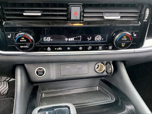 Used 2023 Nissan Rogue SL AWD/4WD image 16