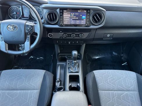 Used 2020 Toyota Tacoma TRD Sport w/ Technology Package image 4