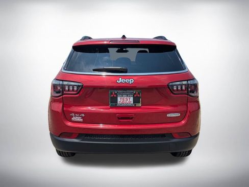 Used 2025 Jeep Compass Latitude w/ Sun & Sound Group AWD/4WD image 4