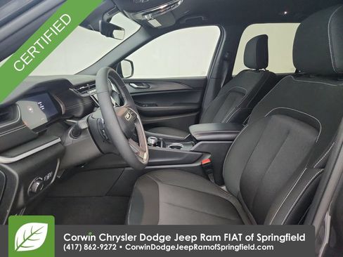 Used 2025 Jeep Grand Cherokee Laredo w/ Luxury Tech Group I AWD/4WD image 19