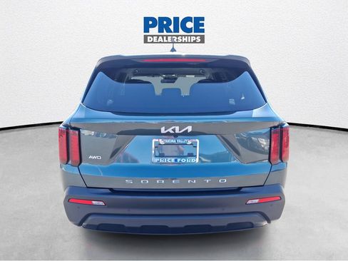 Used 2022 Kia Sorento LX AWD/4WD image 6