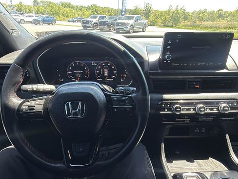 Certified 2025 Honda Pilot Black Edition image 28
