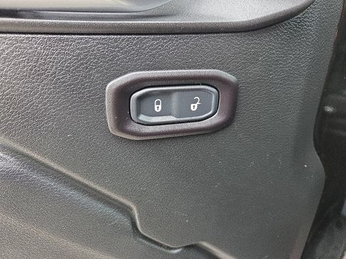 Used 2019 Jeep Wrangler Sport AWD/4WD image 14