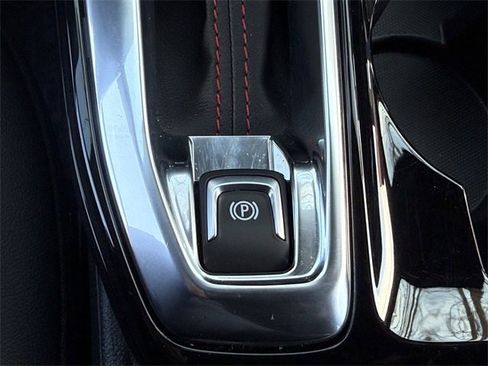 Used 2025 Chevrolet Trax RS w/ Sunroof Package image 20