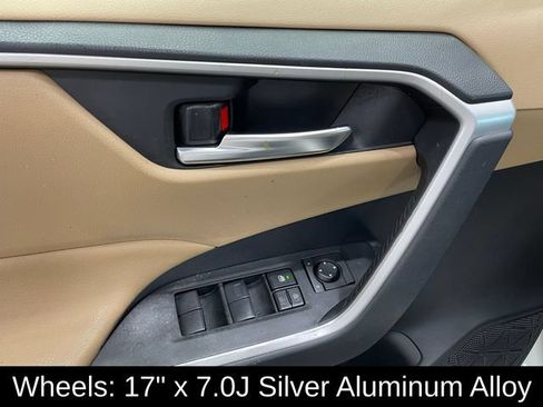 Used 2019 Toyota RAV4 XLE AWD/4WD image 18
