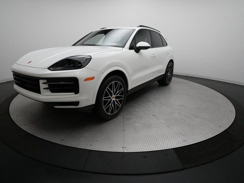 Used 2024 Porsche Cayenne image 6