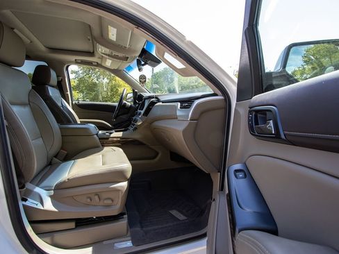 Used 2020 GMC Yukon XL SLT w/ Graphite Performance Edition image 18