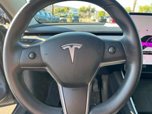 Used 2020 Tesla Model 3 Standard Range RWD image 16