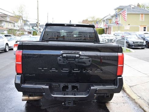 Used 2025 Toyota Tacoma TRD Off-Road AWD/4WD image 7
