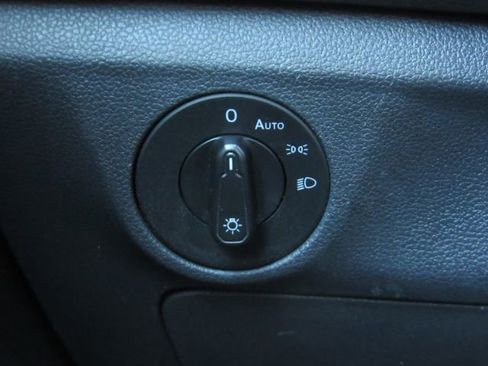 Used 2020 Volkswagen Jetta SE w/ SE Cold Weather Package image 31