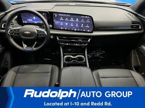 Used 2025 Chevrolet Traverse LT image 16