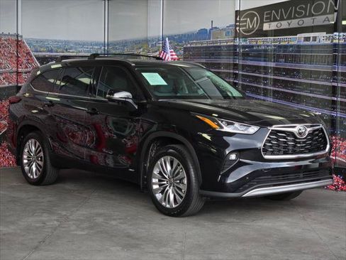 Certified 2026 Toyota Highlander Platinum AWD/4WD image 1