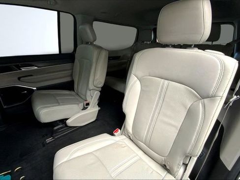 Used 2024 Jeep Wagoneer Series II w/ Flexible Seating Group image 30