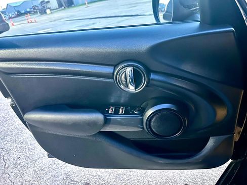 Used 2019 MINI Cooper 4-Door Hardtop FWD image 28
