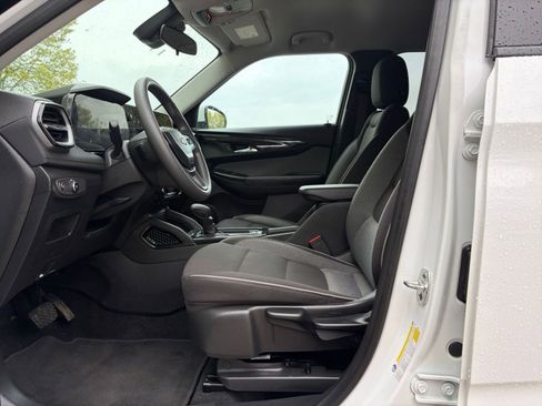 Used 2025 Chevrolet TrailBlazer LT FWD image 25