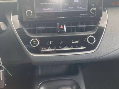 Used 2022 Toyota Corolla LE FWD image 12