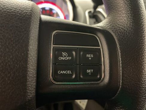 Used 2018 Dodge Grand Caravan SE w/ UConnect Hands-Free Group image 16