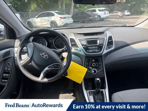Used 2014 Hyundai Elantra SE FWD image 8