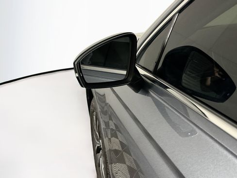 Used 2018 Volkswagen Tiguan SE w/ Panoramic Sunroof Package image 16