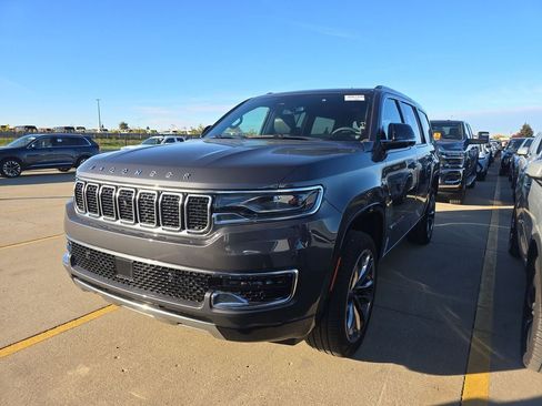 Used 2024 Jeep Wagoneer Series III w/ Premium Group I AWD/4WD image 4