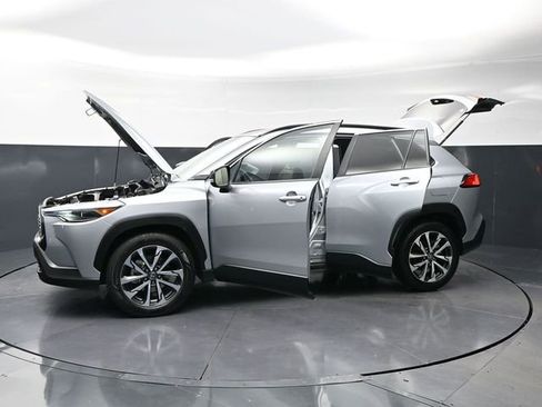 Used 2025 Toyota Corolla Cross XLE FWD image 39