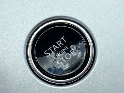 New 2025 Land Rover Range Rover SE image 40