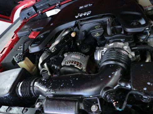 Used 2018 Jeep Wrangler Unlimited Sahara w/ Cold Weather Group image 11