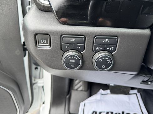 Used 2023 Chevrolet Silverado 1500 LT image 24