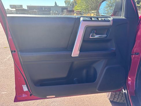 Used 2017 Toyota 4Runner SR5 image 25