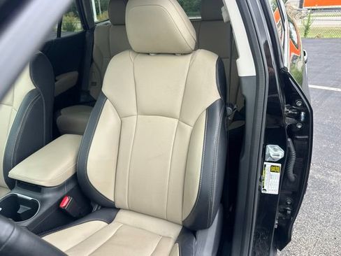 Used 2025 Subaru Outback Limited XT AWD/4WD image 10