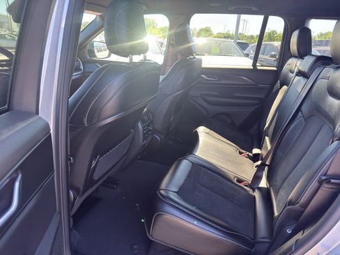 Used 2025 Jeep Grand Cherokee Altitude AWD/4WD image 28