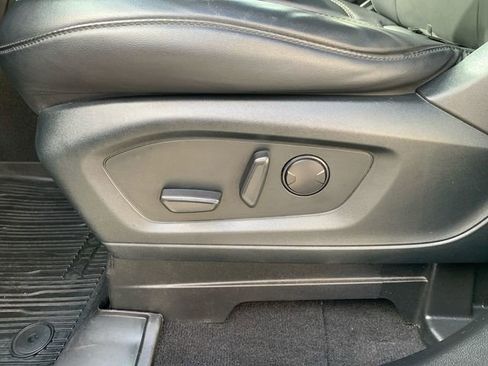 Used 2022 Ford Explorer XLT w/ Equipment Group 202A image 33