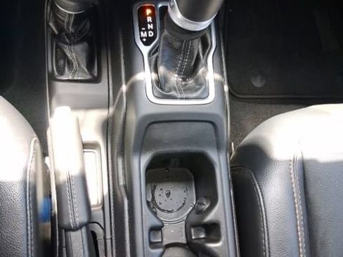 Used 2024 Jeep Wrangler Unlimited Sahara AWD/4WD image 12