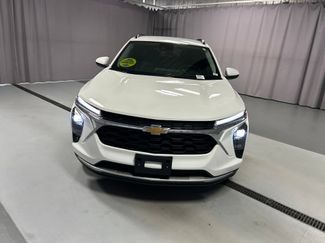 Used 2025 Chevrolet Trax LT w/ LT Convenience Package FWD video 2